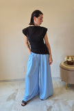 T-shirt con spallina imbottita