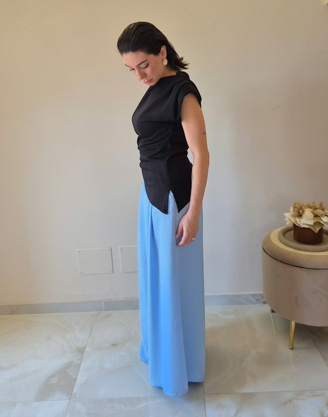 T-shirt con spallina imbottita