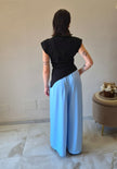 T-shirt con spallina imbottita